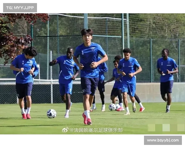 足球球员试训技巧与注意事项解析 助力新秀顺利迈向职业赛场